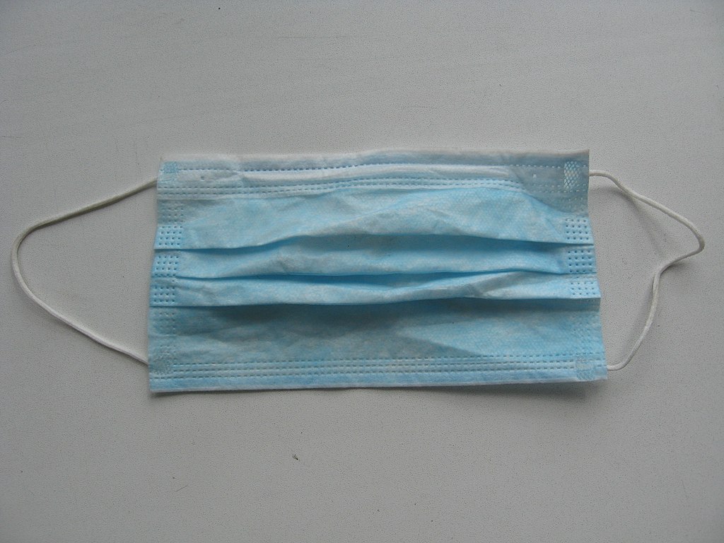 1024px A surgical mask 2017