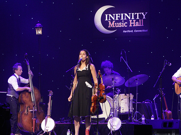 infinityhall rhiannongiddens 603x452