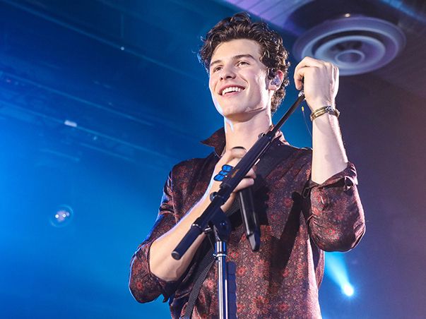shawn mendes at the artists den 603x452
